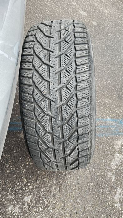 Продавам 4 Броя зимни гими taurus 225 50 17