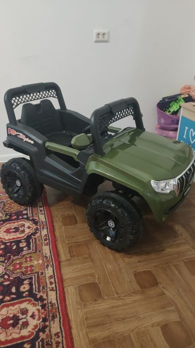 Продам электромобиль джип