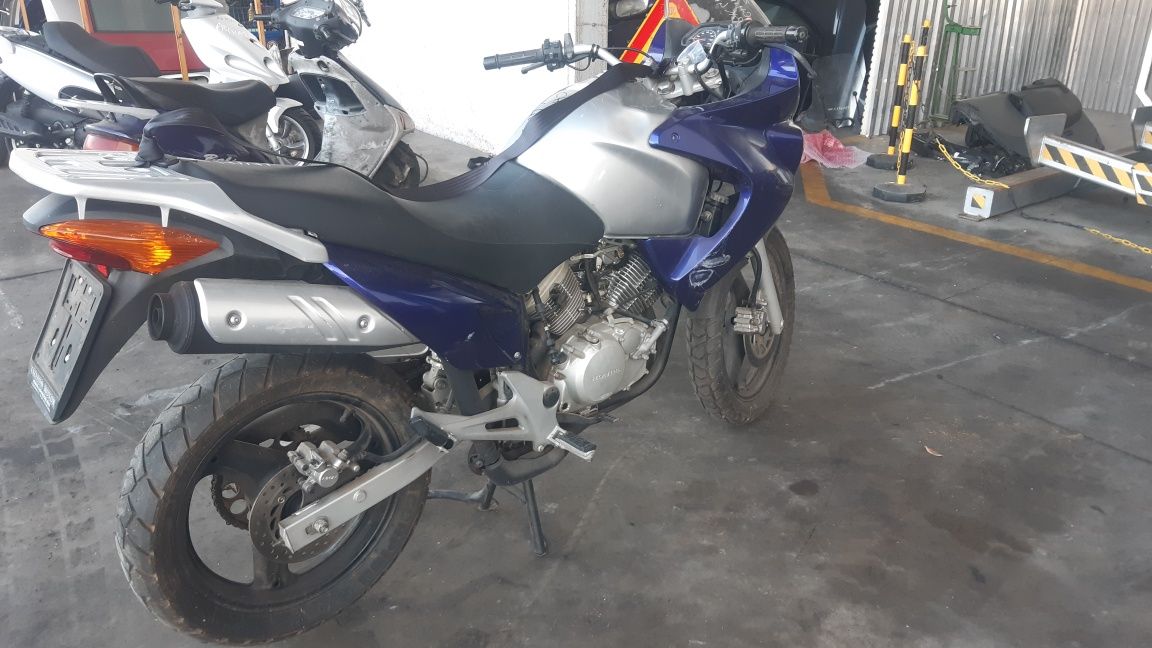 Мотоциклет  Хонда Варадеро 125(Honda Varadero 125)-на части