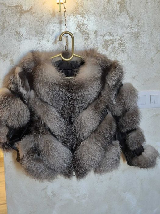 Vând haine de blană – modele elegante /  PRET SOC !!