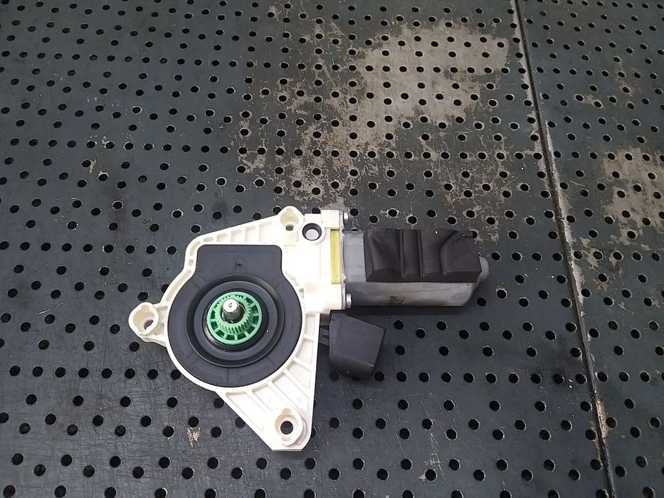 Motoras macara dreapta spate mercedes cla x117 a55383110 0536010604