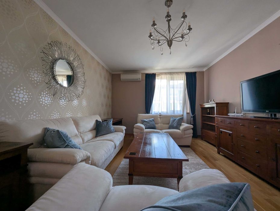 Inchiriez apartament 2 camere  mobiliat,utilat si parcare privata