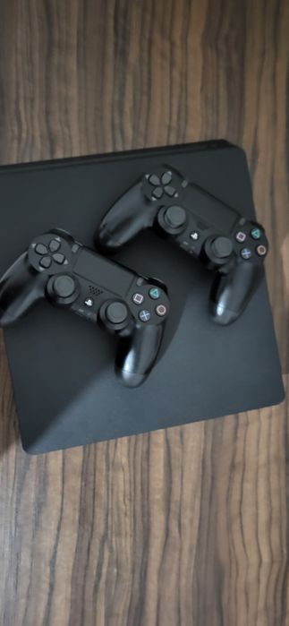 PS4 SLIM 1 Tb в хорошем состоянии