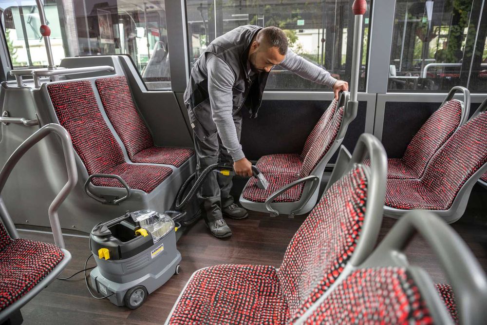 Професионален екстрактор Karcher Puzzi 8/1, Ръчна дюза, 1200W, 71 л