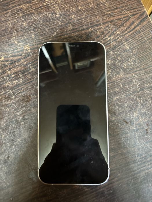 Iphone 12 pro max,iphone 11 simplu. Defecte sau pentru reparat.