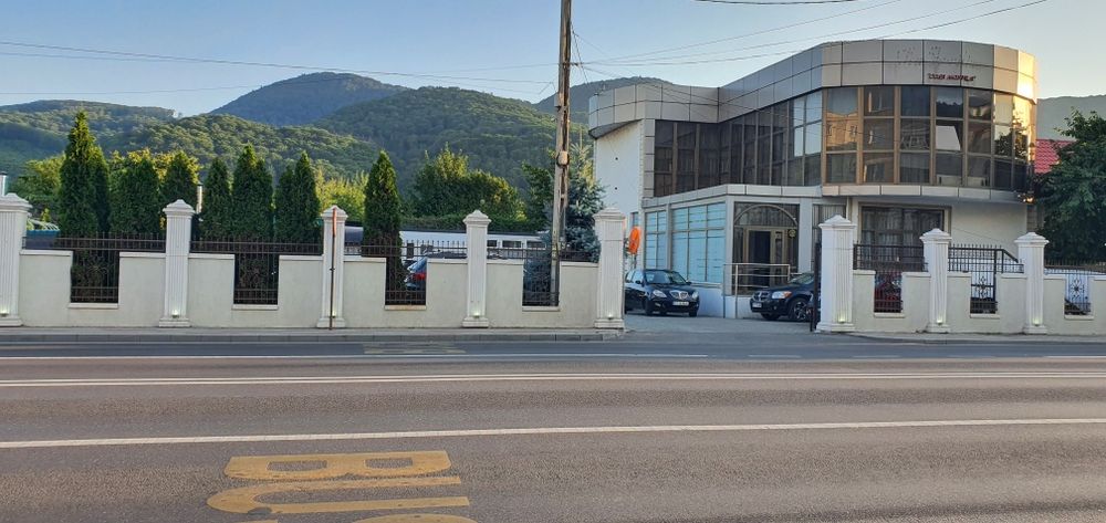 Spatiu comercial 300 mp stradal cu parcare