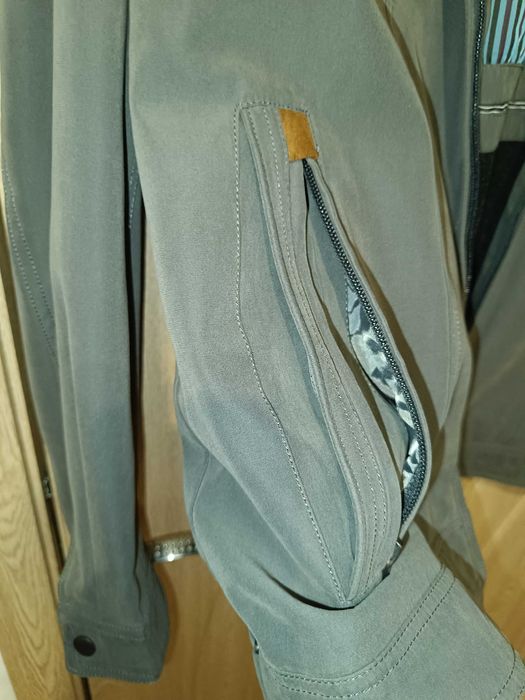 Продавам якета и суичър