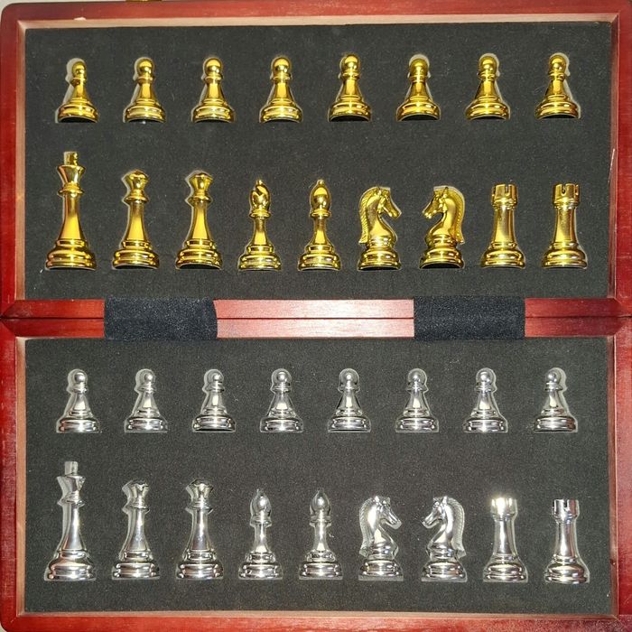 Продам шахматы новые