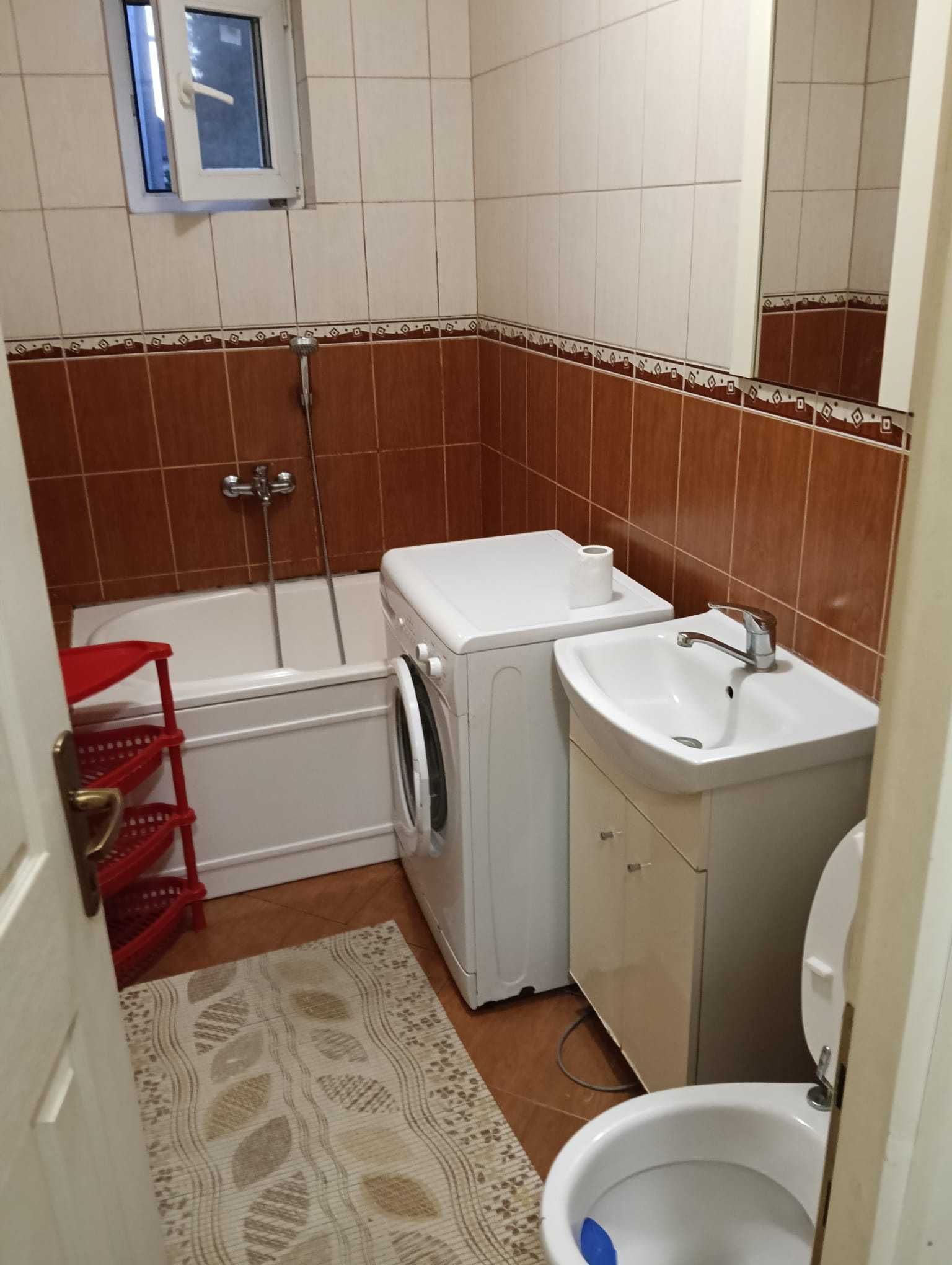 Inchiriez apartament cu 1 cam buc baie 30 mp zona spital weekend WIBE