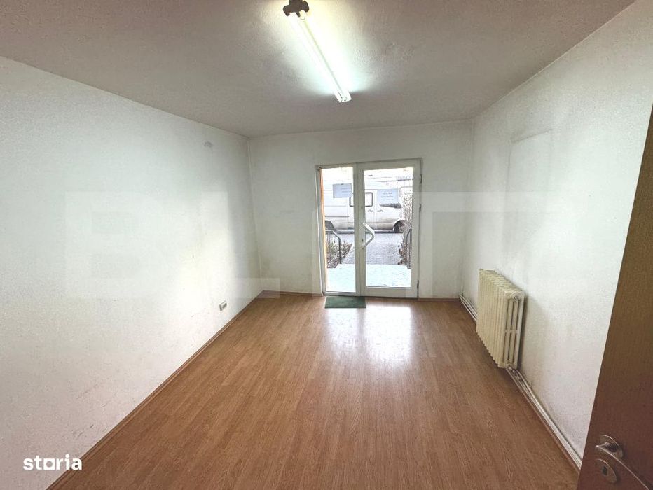 Spatiu comercial/apartament, 50 mp cu boxa la subsol, zona Cetate