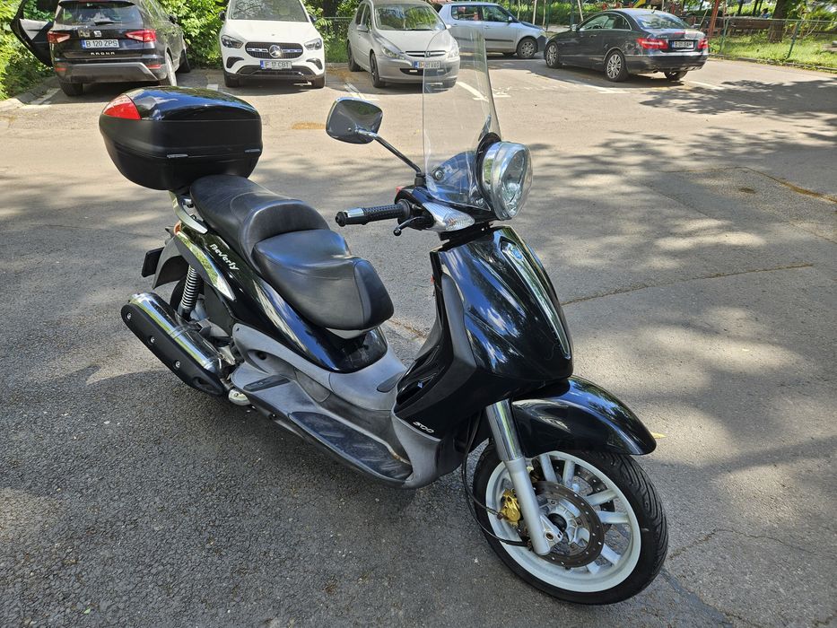 Vând Piaggio Beverly 500CC