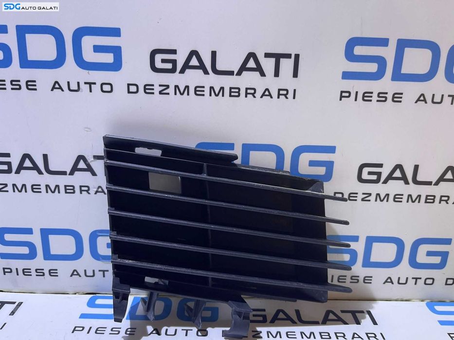 Grila Ornament Proiector Ceata Dreapta Spoiler Bara Fata Opel Vectra C Non Facelift 2002 - 2005 Cod 09186128 0551004542 [V0234]