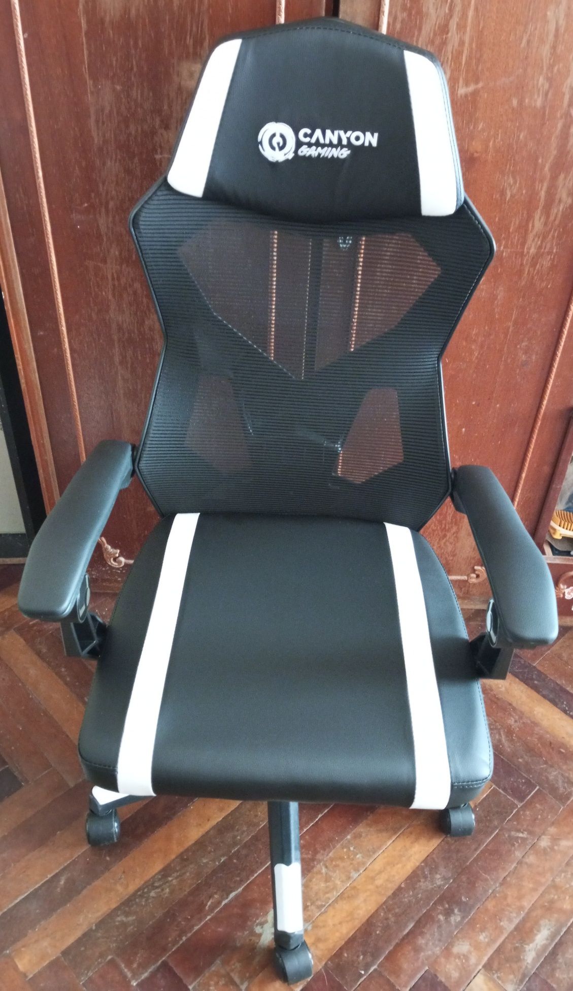 Игровое компьютерное кресло