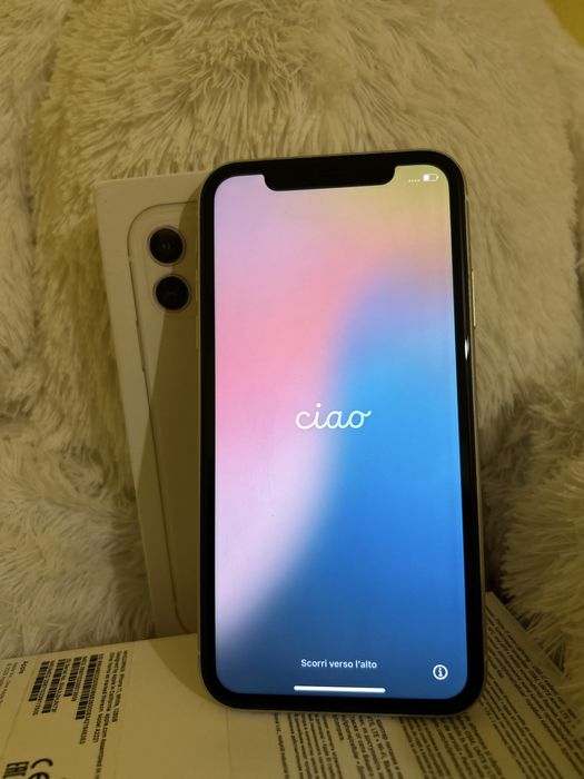 Vand iPhone 11 in stare impecabila , folosit inca de la inceput cu hus