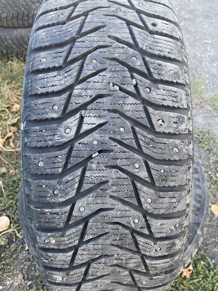 Продам зимнюю резину 215/60 R17