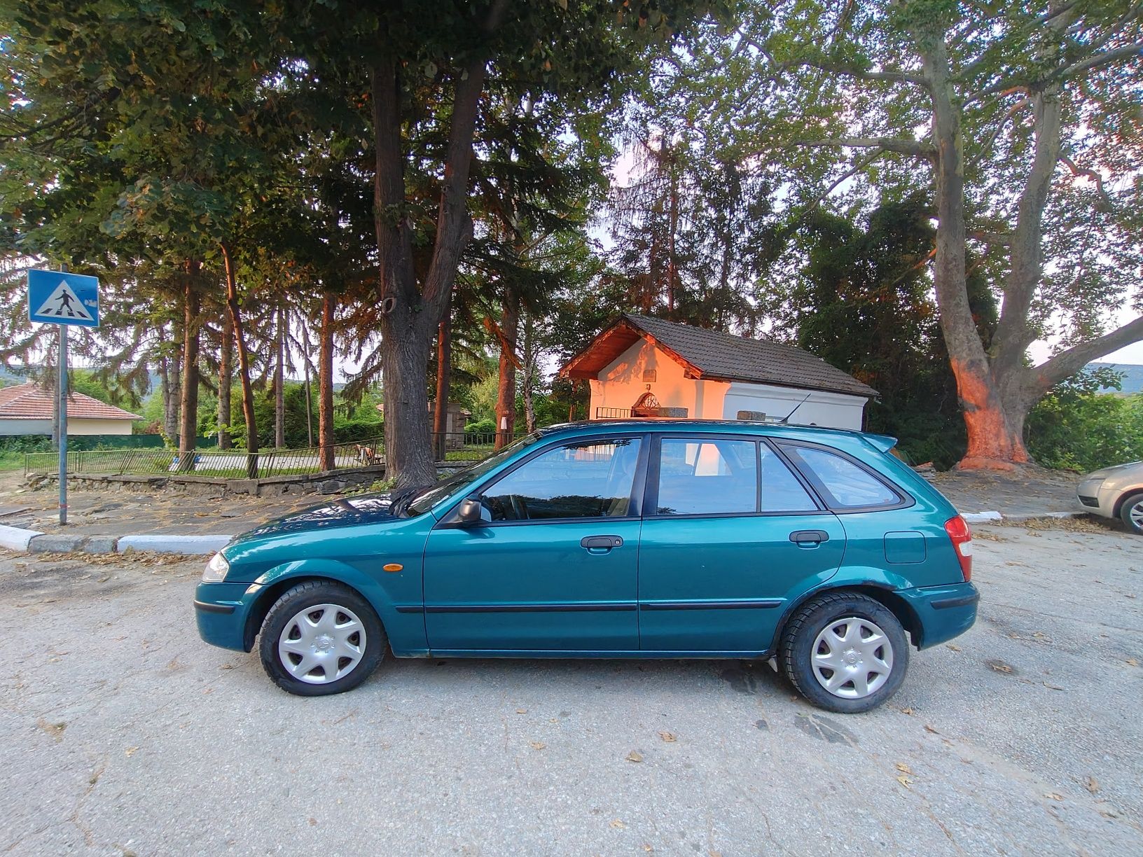 Продава  Mazda 323 F