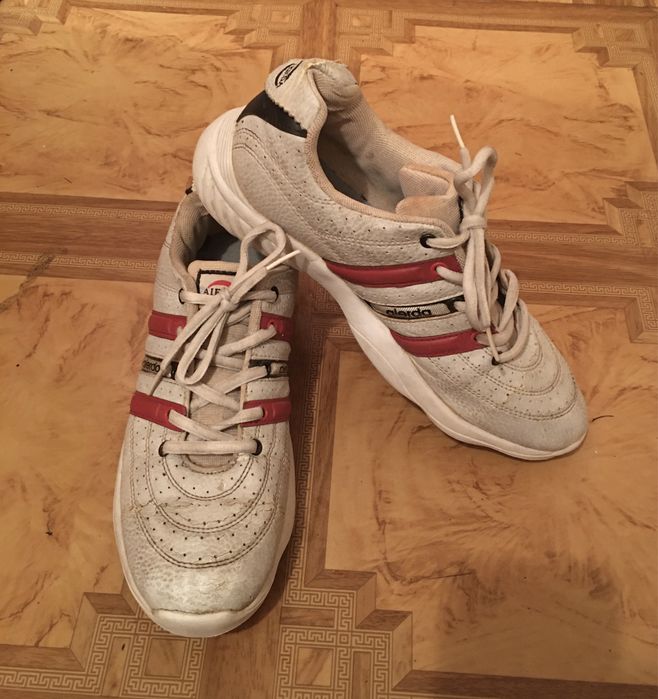 Женские кроссовки, размер 41