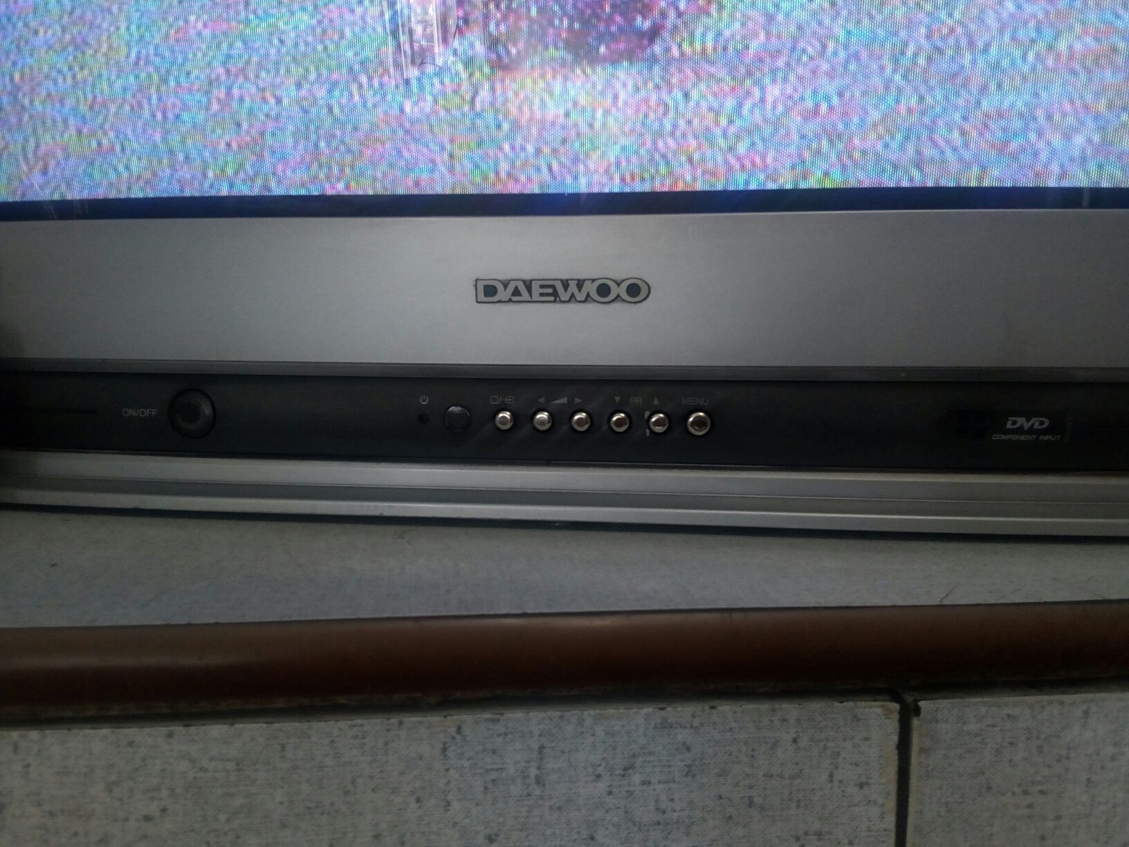 Телевизор Экран БОЛЬШОЙ от фирмы DAEWOO производитель Корея .