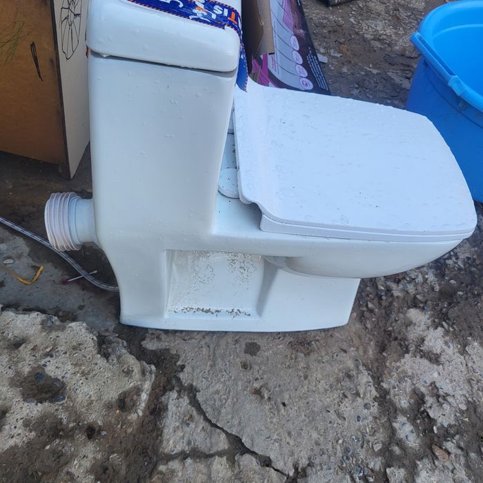 Унитаз для дома новый