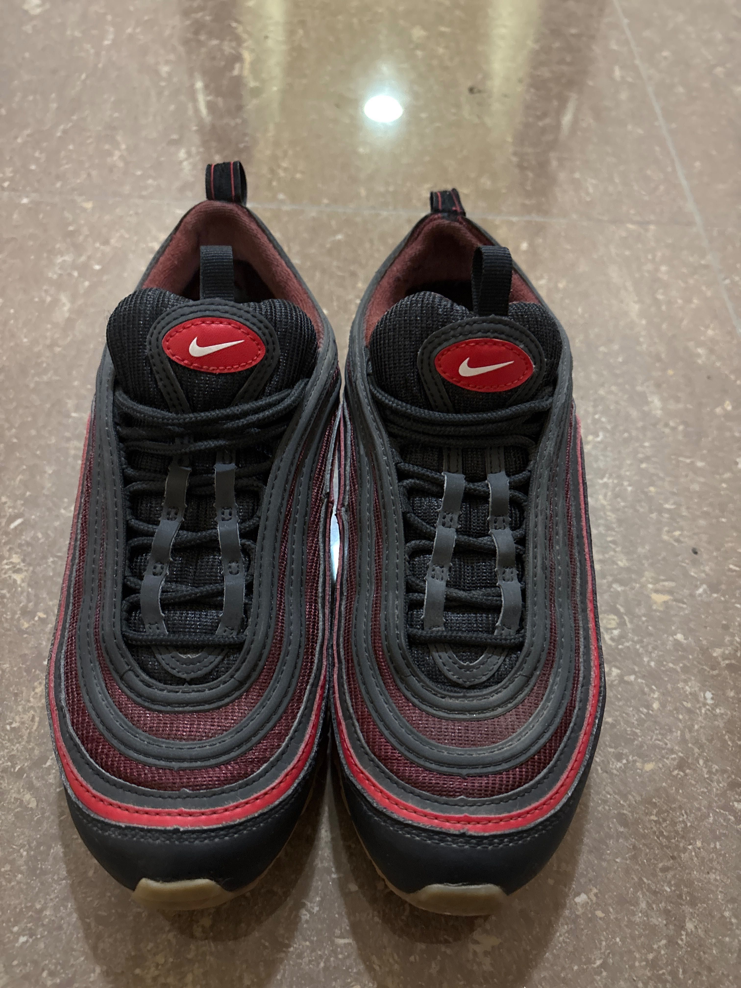 Продават се  4 чифта Nike обувки в отлично състояние!