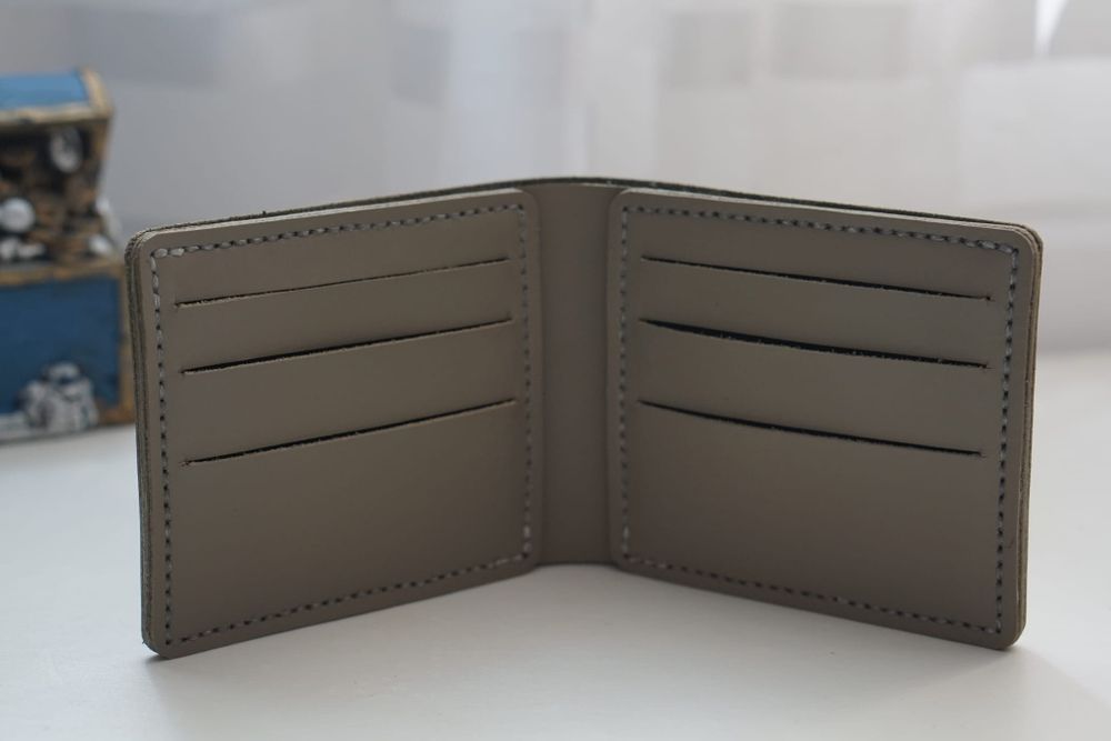 Portofele din piele naturală(2 bucăți pe stoc)