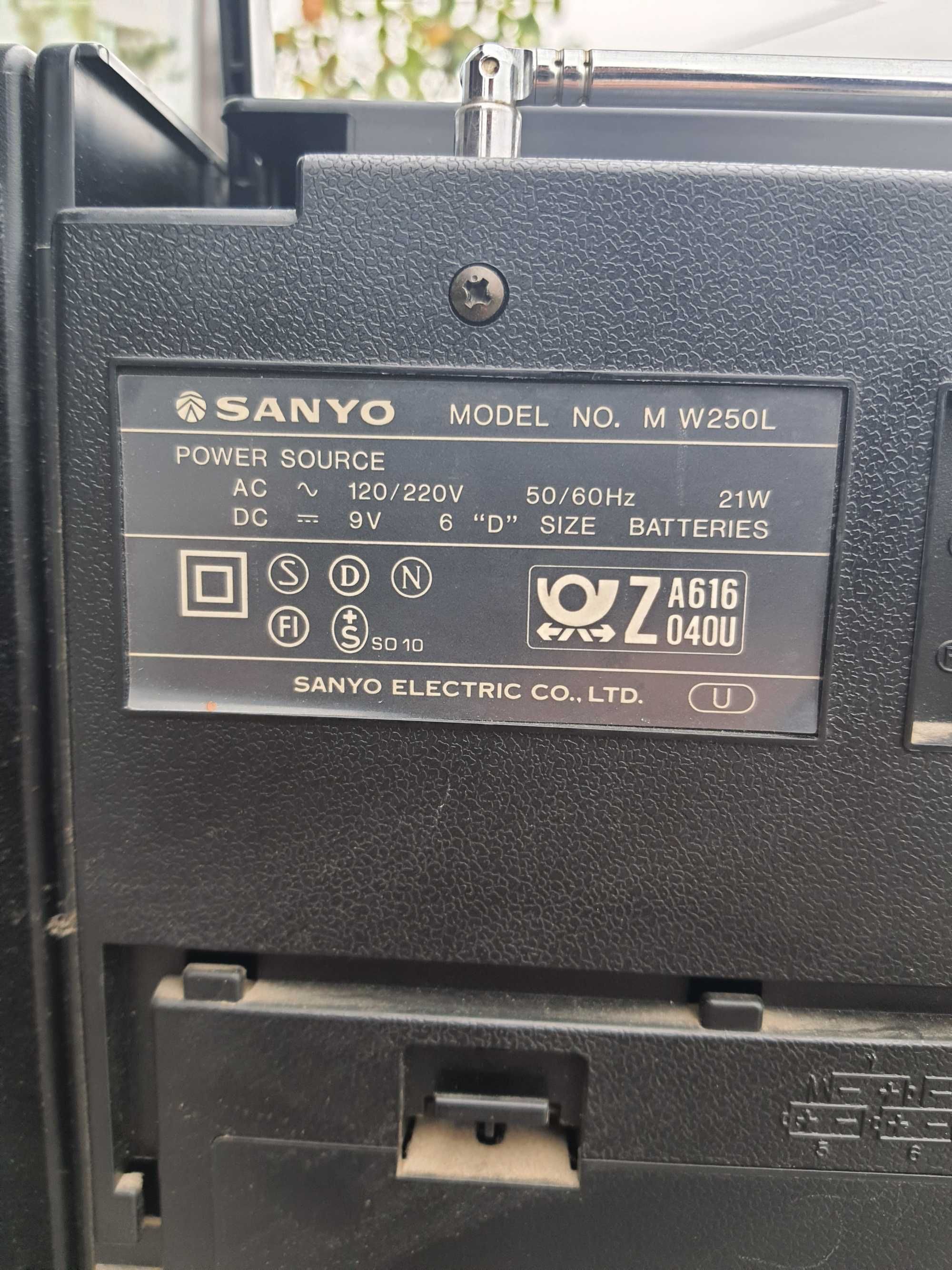Radiocasetofon Sanyo MW250L