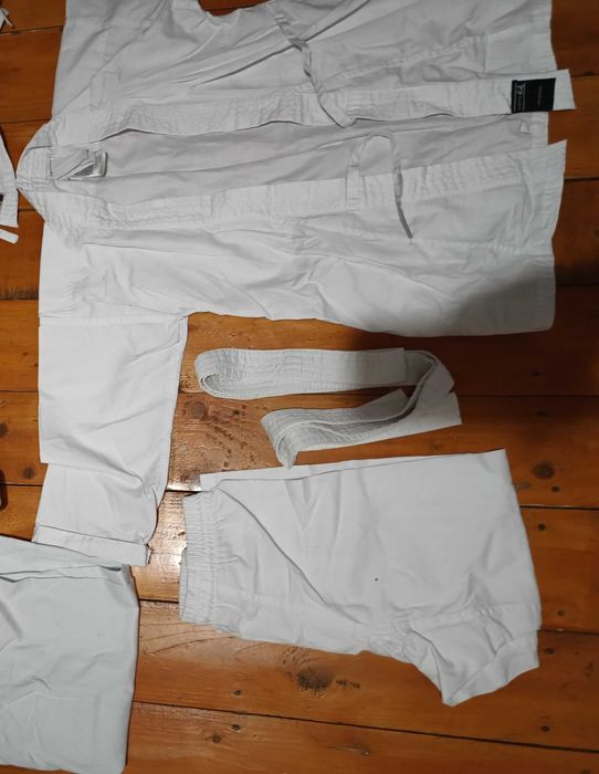 Kimono alb judo, karate,Marime 130 cm/ arte martiale/Sport contact