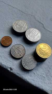 Vând 26 monede Românești vechi.