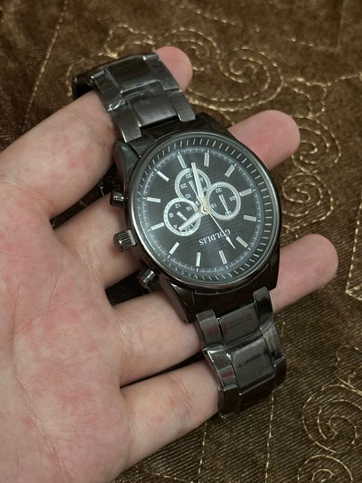 Мужские часы серые
