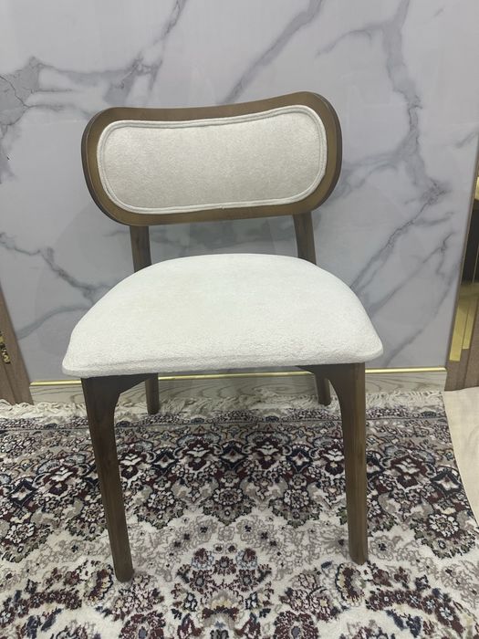 Стул из ореха новые