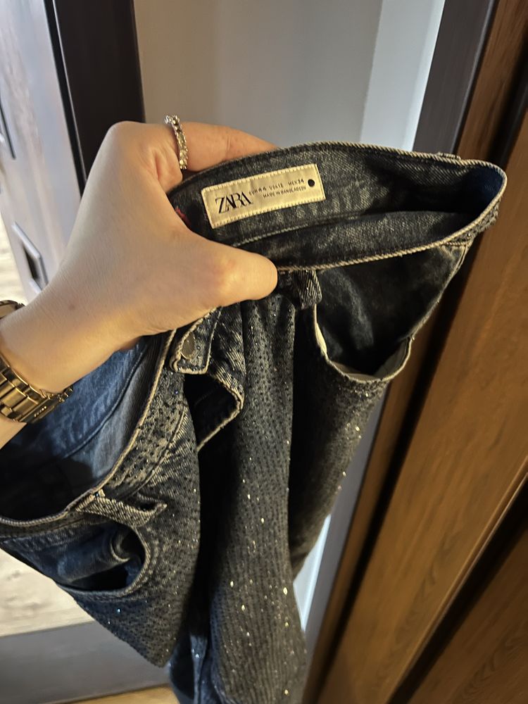 Блестящи дънки с камъчета Zara