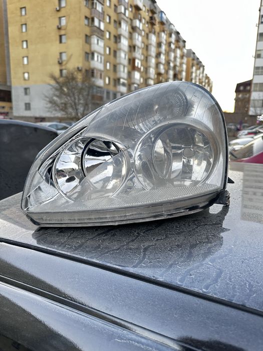 Продается фара водительская сторона, лампа и самбуфер