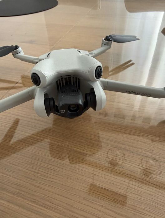 Dronă DJI Mini 4 Pro  Fly More Bundle Garantie