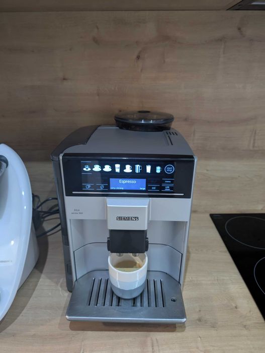 Vând espressor siemens EQ.6 series 300