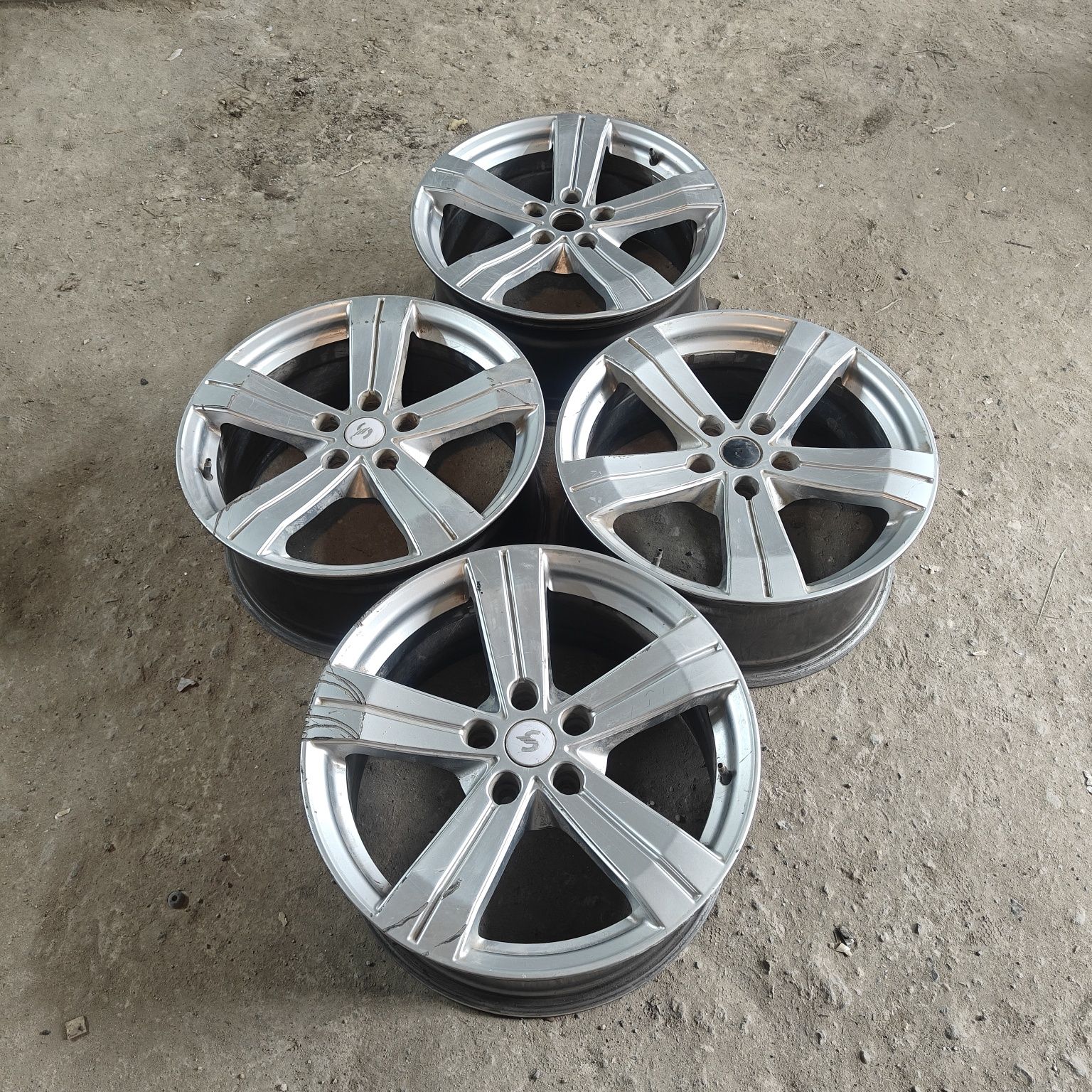 R18 PCD 5 *114,3 Комплект легкосплавных дисков