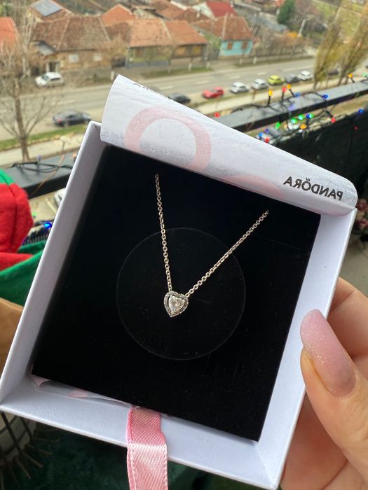 Lănțișor Pandora
Se vinde cu cutia originală

Preț: 490 lei