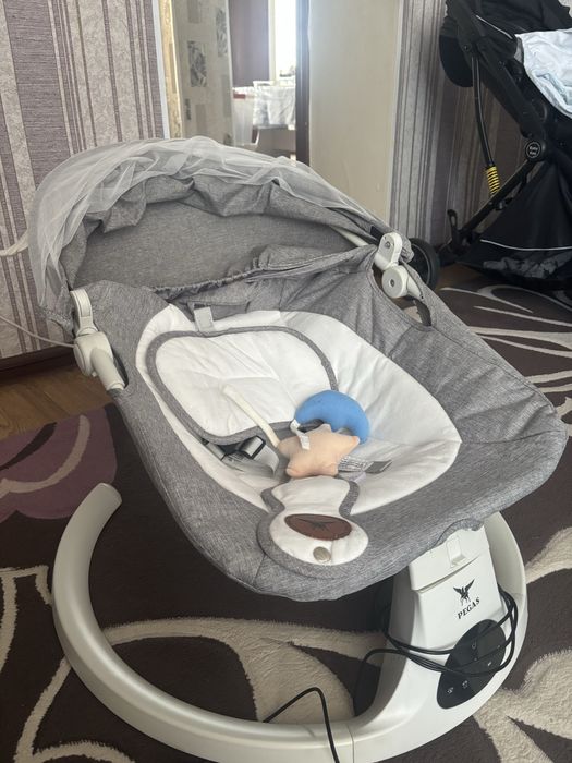 Шезлонг для детей в новом состоянии чистый без пятен