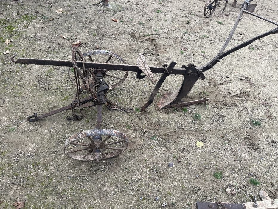 Plug, grapa, prasitoare vechi