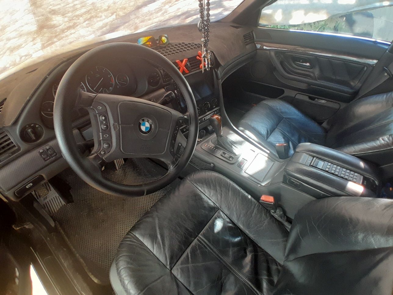 Продам бмв е38 .