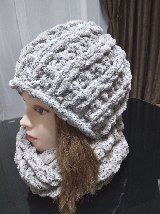 Комплект шапка със шал