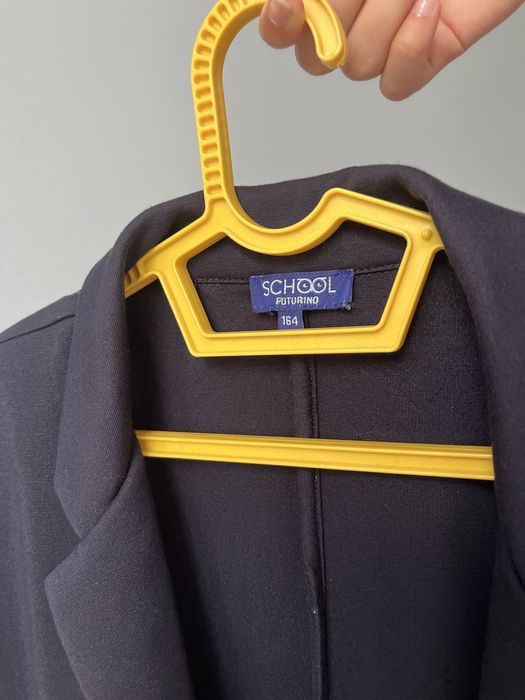 Продам школьную одежду