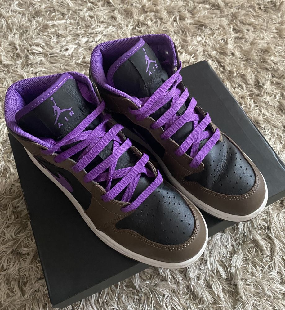 Adidași Jordan 1 Mid