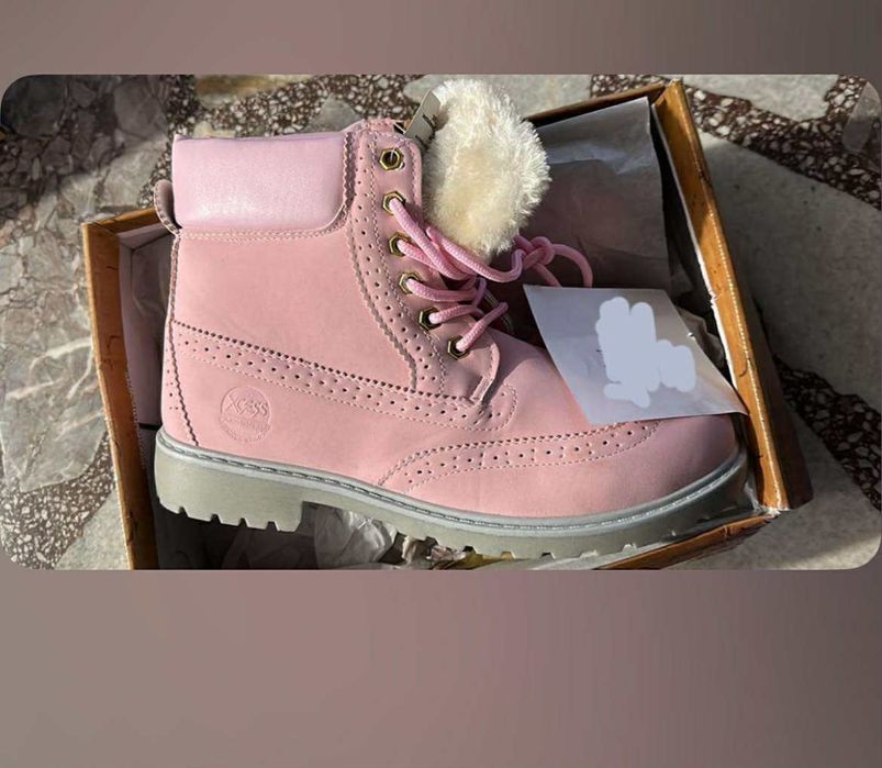 Нови розови боти