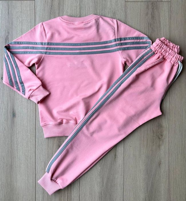Спортен екип за момиче Adidas

Лилав 6г
Сив 10г
Розов 6г и 14г

Цена:6