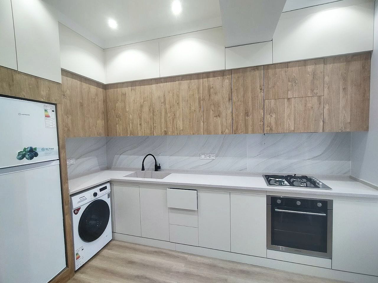 Метро БИЙ 2х - комн. 65м² кирпич с евроремонтом и обстановкой