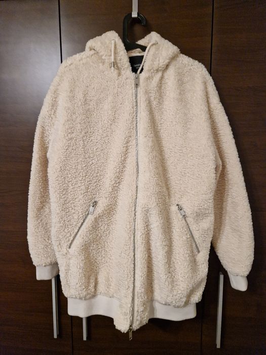 Geaca Bershka teddy, noua fara eticheta