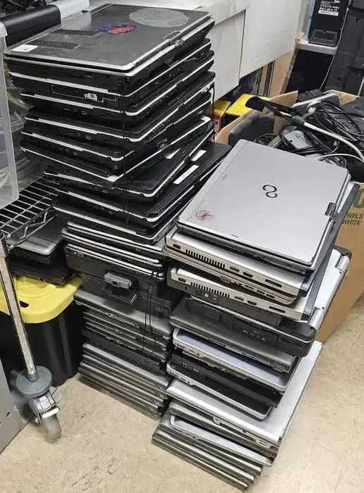 vand lot 30 laptopuri dezmembrate