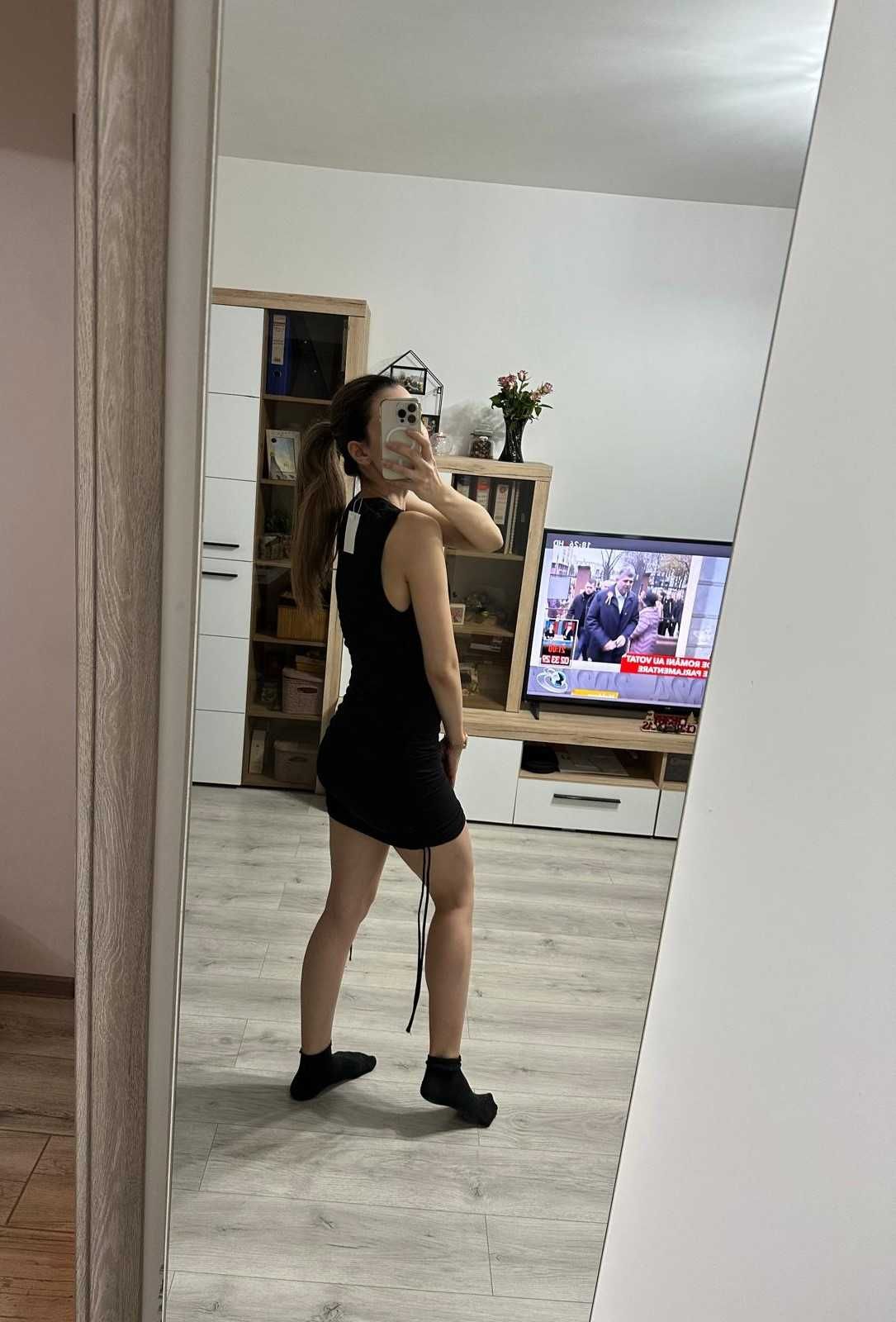 Rochie neagra Bershka