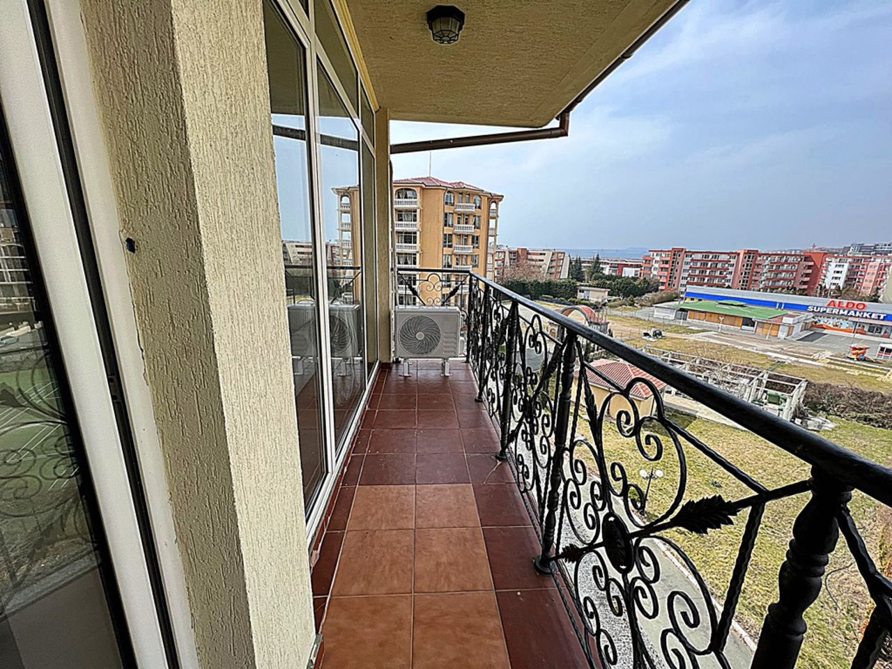Продава се Двустаен апартамент в к.к. Елените - 64 кв.м за 665 €/кв.м - Снимка #11