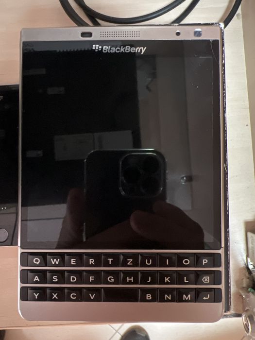 Телефони blackberry passport, iphone se 1gen., huawei p7 lite